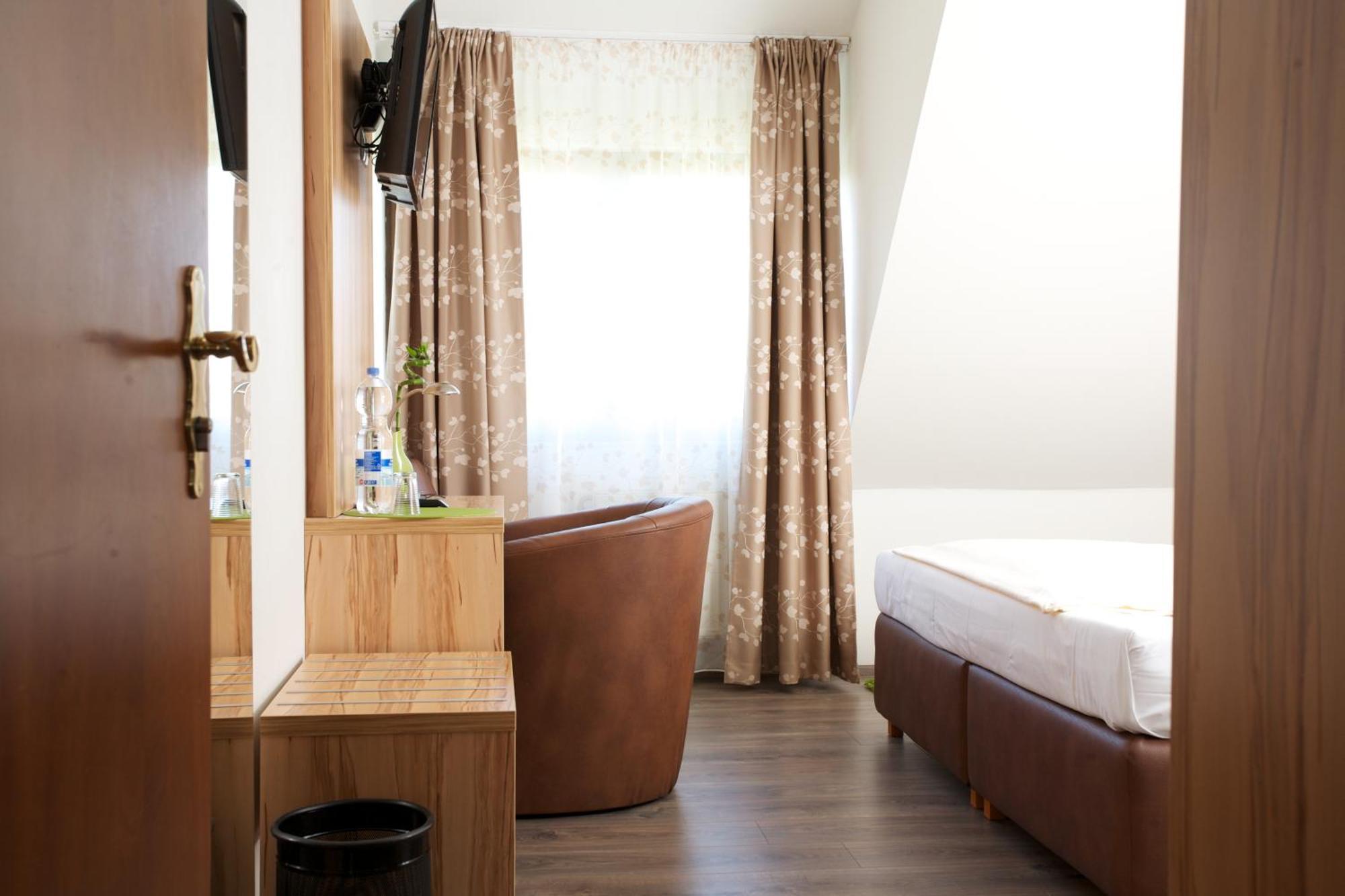 Hotel Reinhardtshof Garni Wolfschlugen Szoba fotó