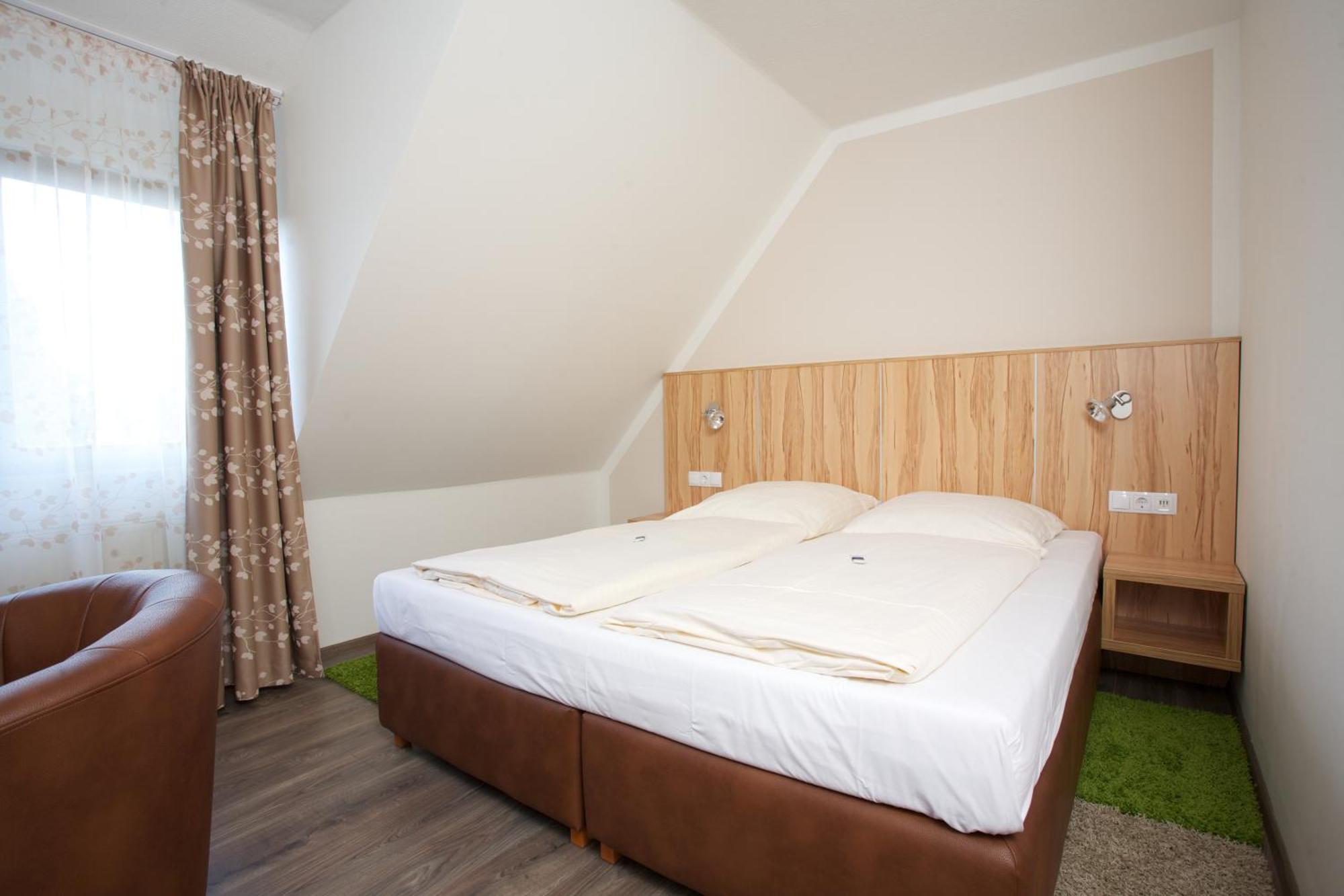 Hotel Reinhardtshof Garni Wolfschlugen Szoba fotó