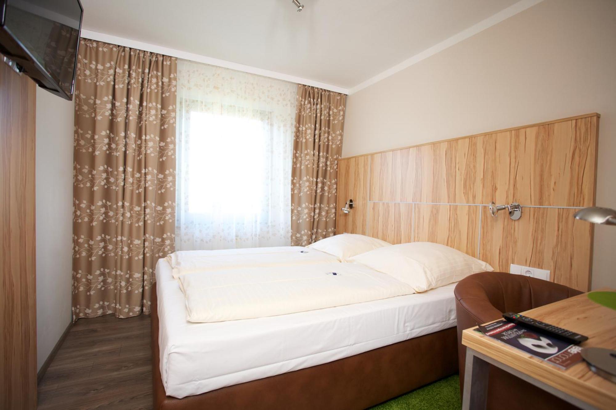 Hotel Reinhardtshof Garni Wolfschlugen Szoba fotó