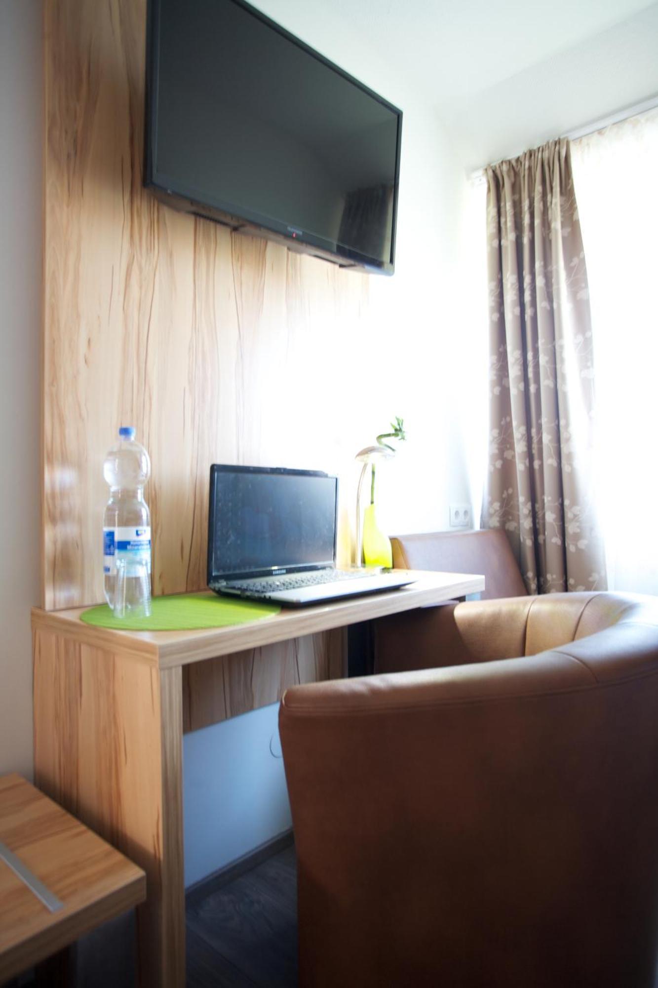 Hotel Reinhardtshof Garni Wolfschlugen Szoba fotó