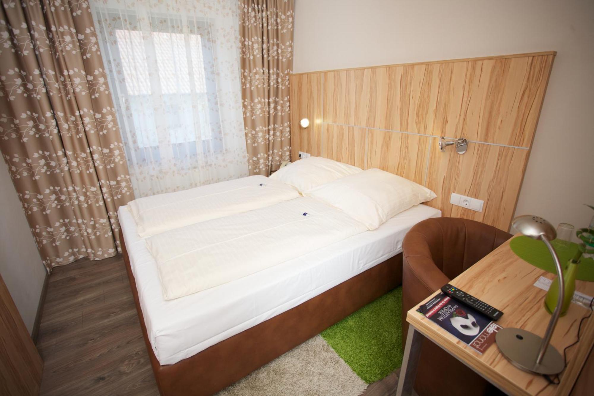Hotel Reinhardtshof Garni Wolfschlugen Szoba fotó