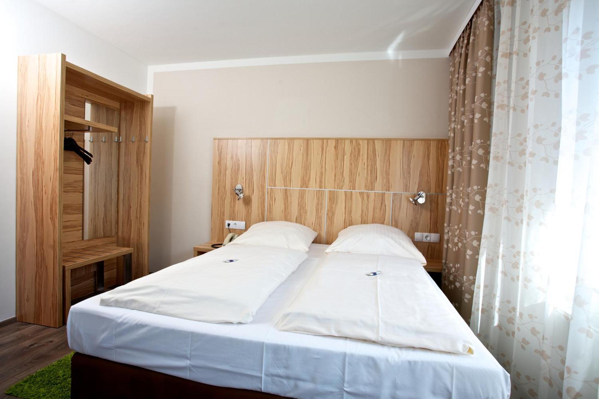 Hotel Reinhardtshof Garni Wolfschlugen Szoba fotó