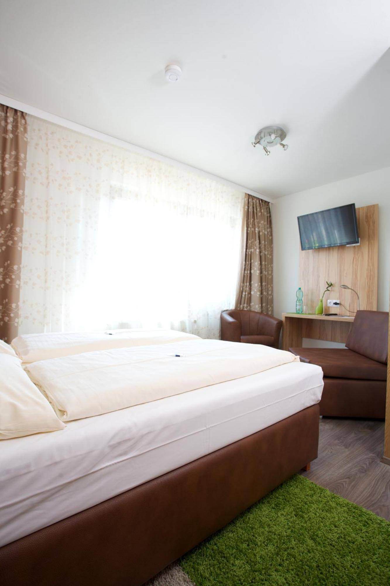 Hotel Reinhardtshof Garni Wolfschlugen Szoba fotó