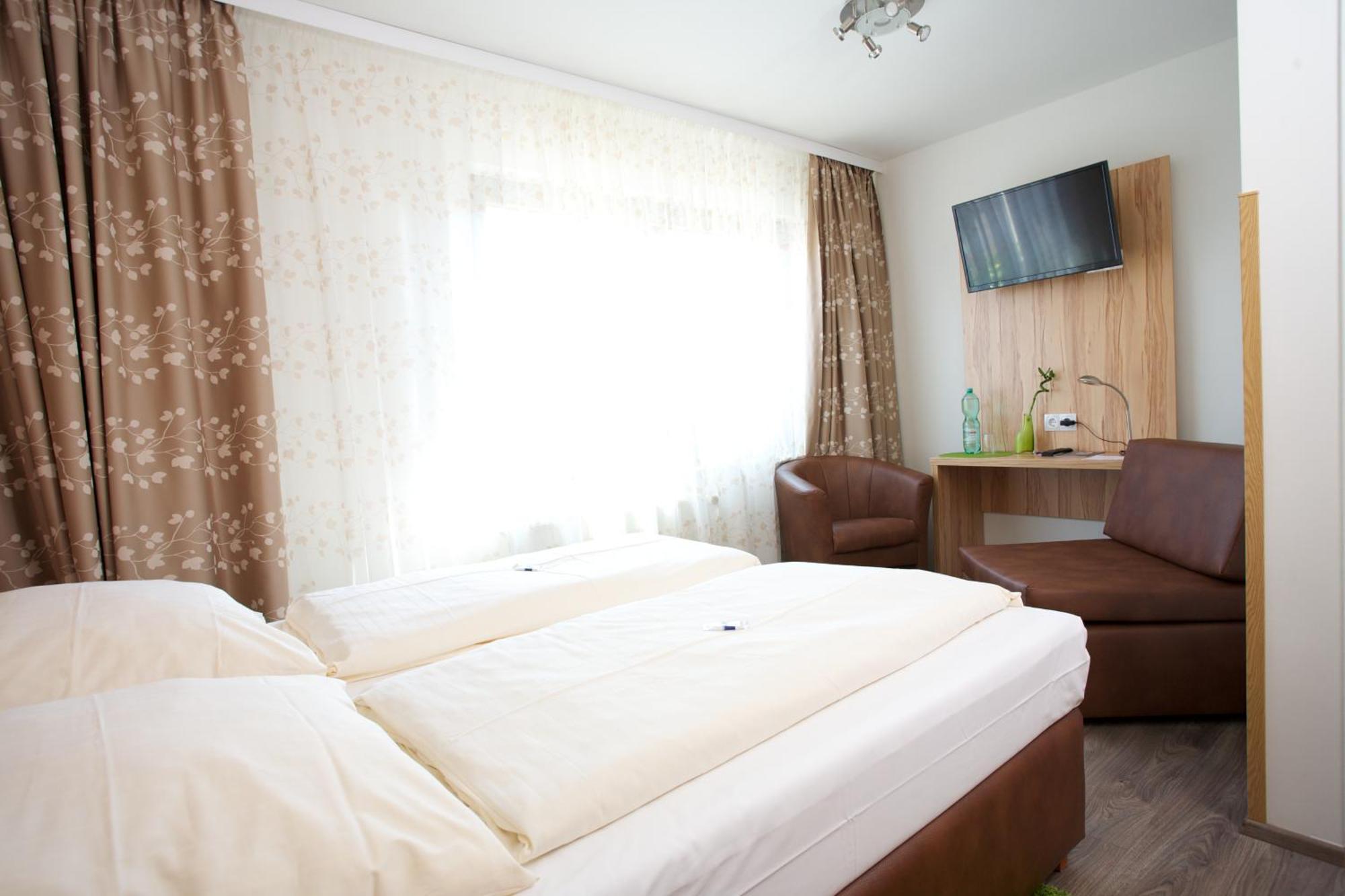 Hotel Reinhardtshof Garni Wolfschlugen Szoba fotó