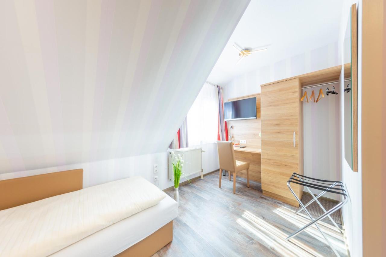 Hotel Reinhardtshof Garni Wolfschlugen Kültér fotó